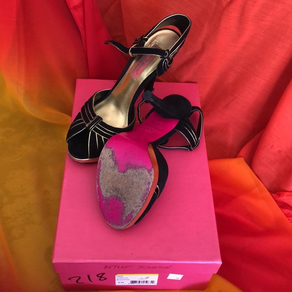 Betsy Johnson Charlene Black/Gold peep toe suedes leather/gold trim size 6 1/2 - Picture 3 of 4
